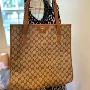 100% authentic GUCCI tote! Perfect size for laptop
